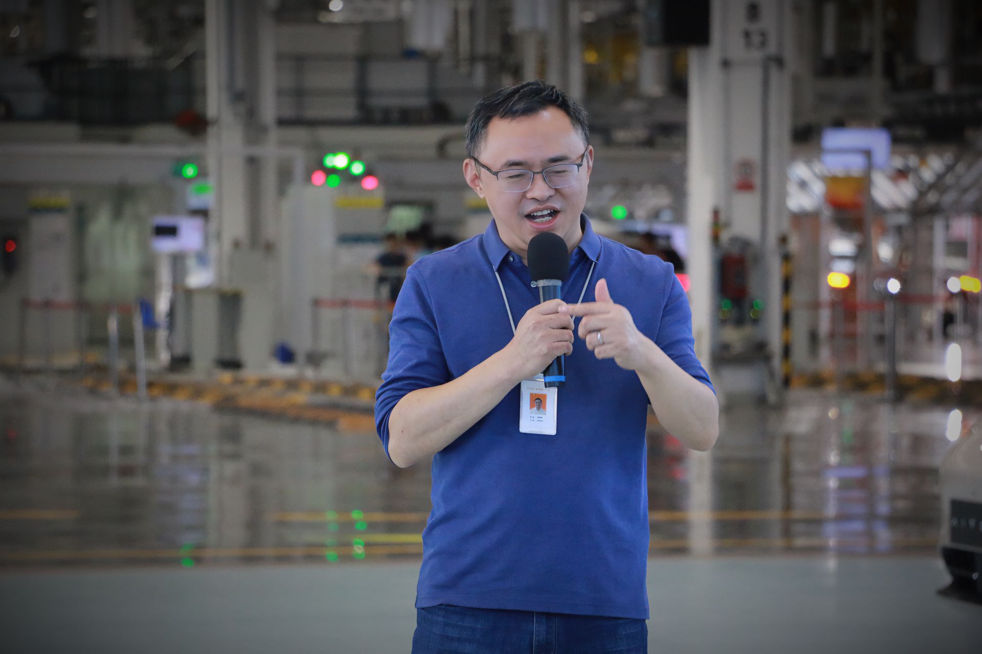 探秘智慧制造 2021級(jí)自動(dòng)化專業(yè)學(xué)生赴賽力斯兩江智慧工廠參觀學(xué)習(xí)與技術(shù)交流紀(jì)實(shí)